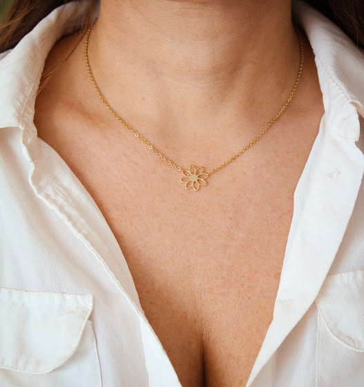 Bloom Flower Necklace in Gold