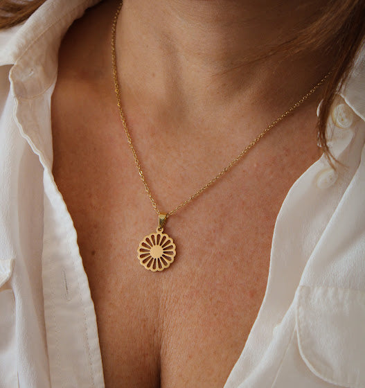 Blossom Flower Necklace in Gold