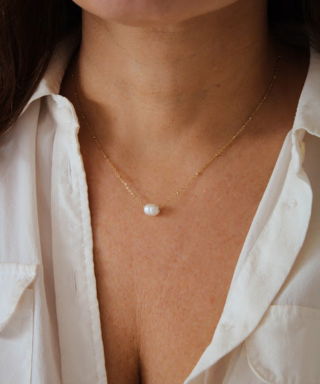 Glow Pearl Necklace in Gold