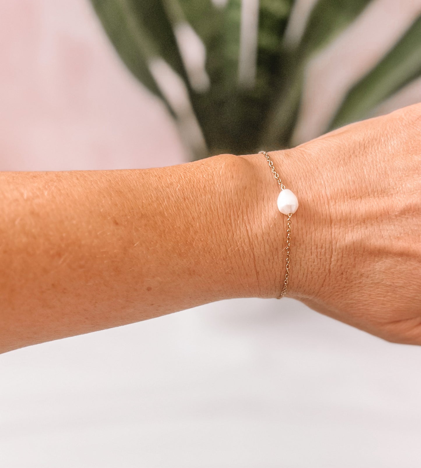 Glow Pearl Bracelet